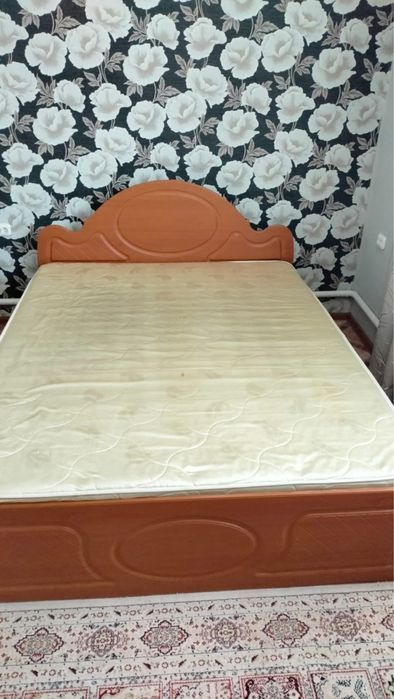 кровать двуспальная