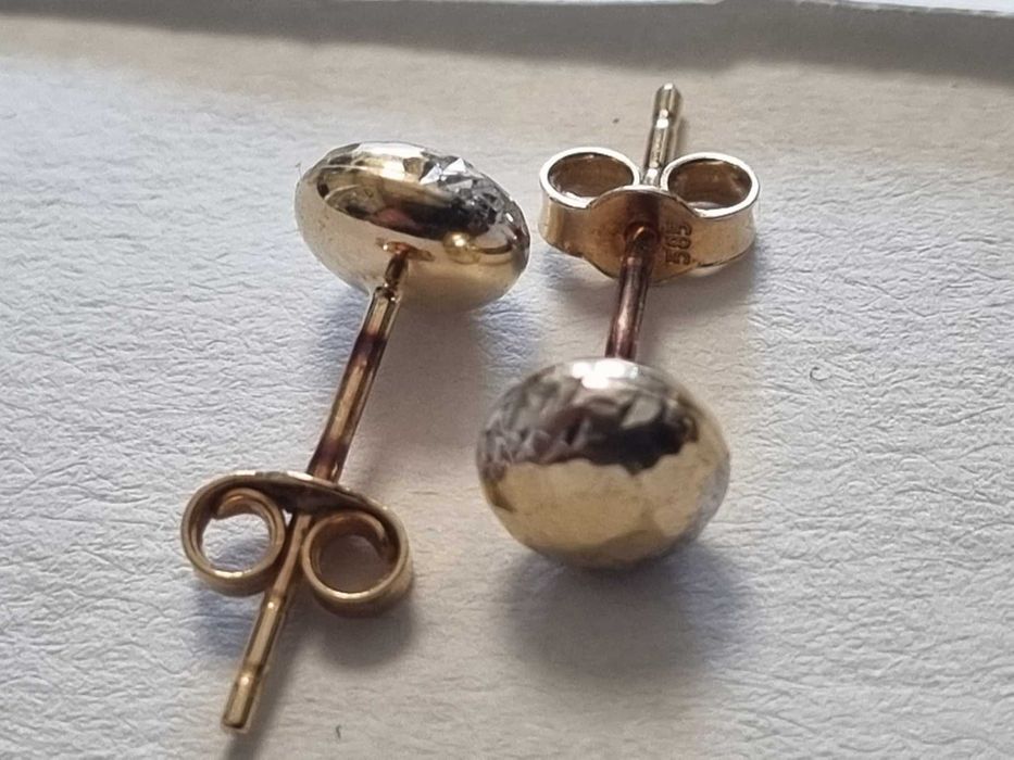 Златни обеци 0.56гр.