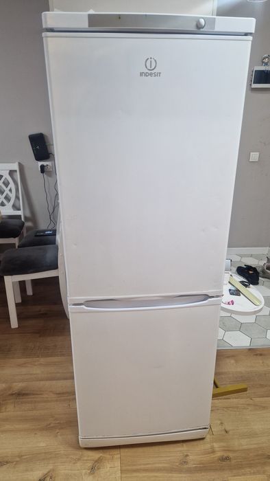 Холодильник б/у indesit