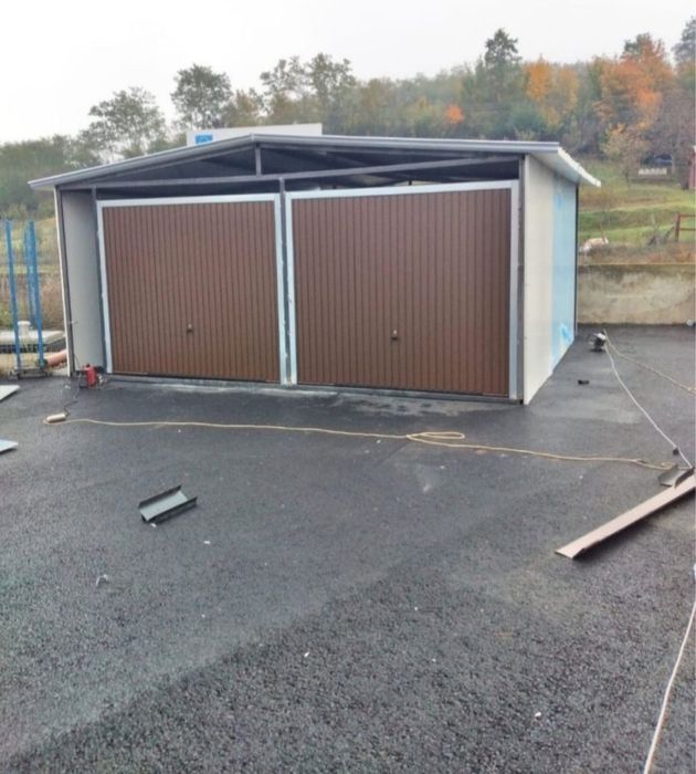 Garaje auto pe structura metalica învelite cu panouri Sandwich