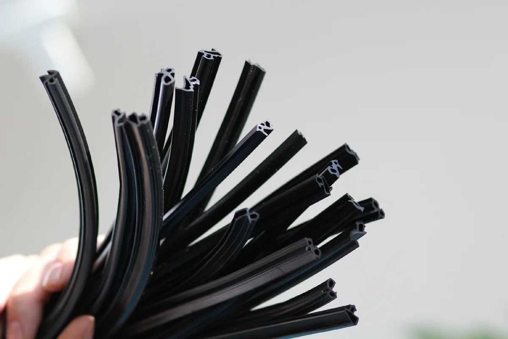 Уплотнитель универсальный для оконных ПВХ профилей (цена в пог.метрах)