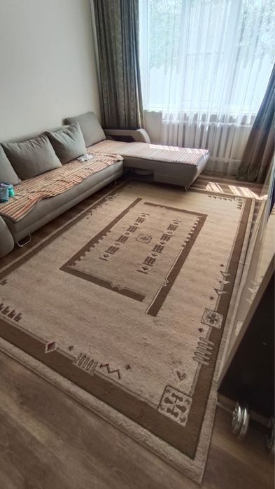 Ковёр 2х3 в хорошем состоянии