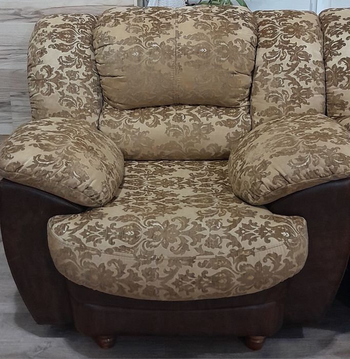 Угловой диван и кресло