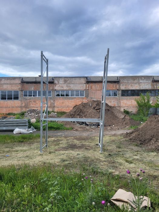 Продам металлические стеллажи.