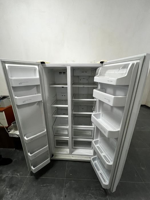 Холодильник Samsung двухдверный