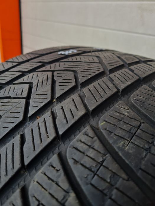Зкмни гуми 2 броя PIRELLI Scorpion 305 35 R21 дот 3121