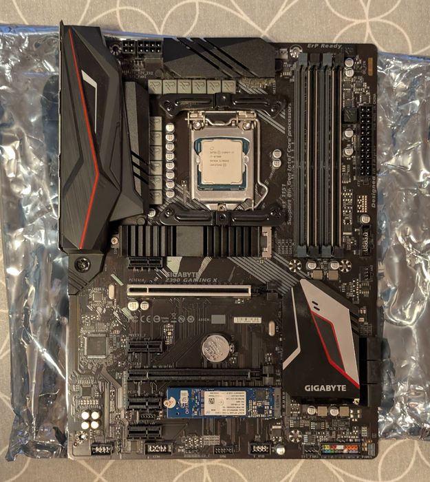 Комплект процесор Intel Core I7-8700K и дъно Gigabyte Z390 Gaming X