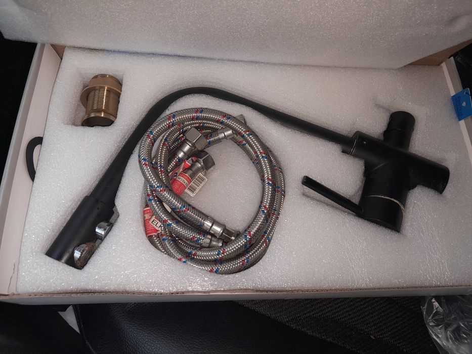 Продам смеситель 2 в 1 для фильтр и холодной и горячей воды с шлангами