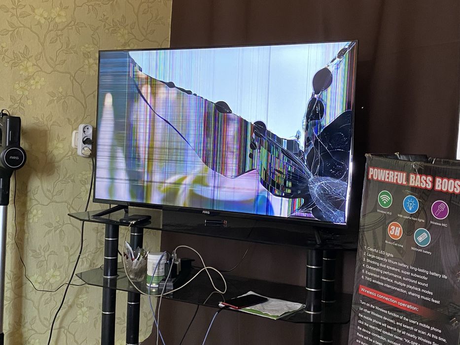 Продам телевизор на запчасти