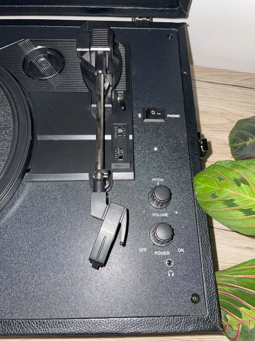Pick-up Crosley Voyager CR8017A-BK, 3 viteze, Bluetooth, boxe integrate, negru