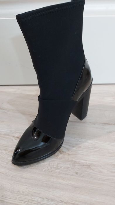 Продам демисезонные ботинки