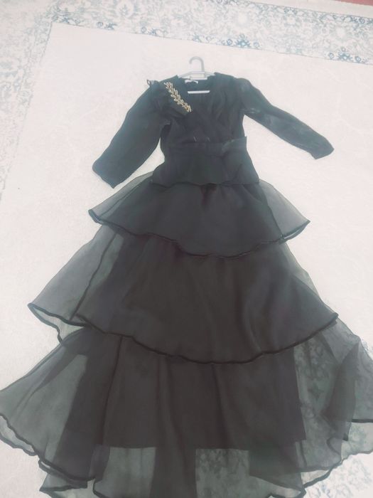 Той көйлегі сатылады