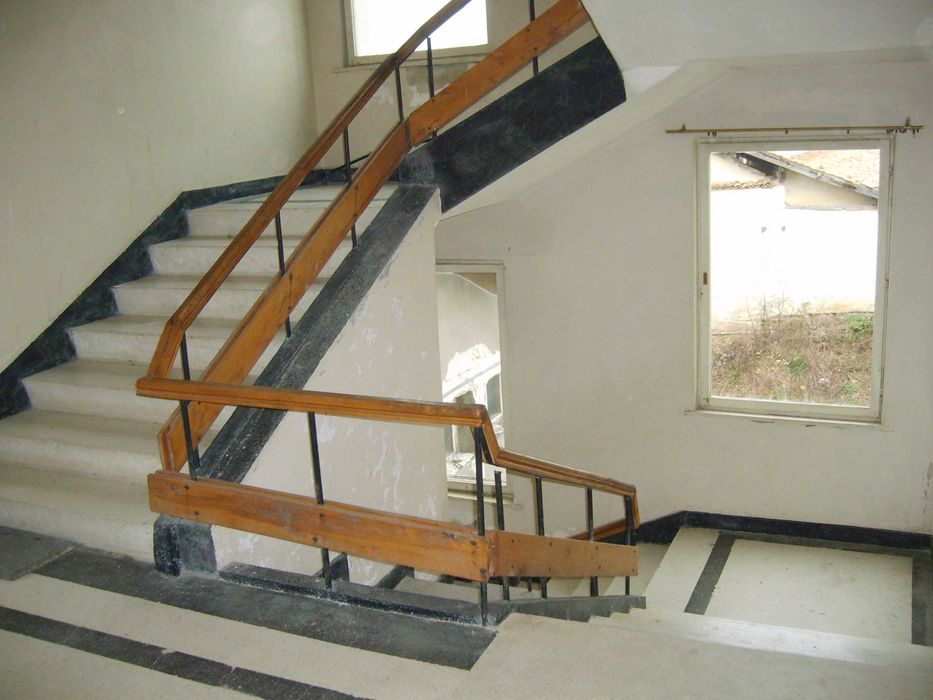 Дава се под наем Офис в Шумен, Център - 507 кв.м за 76500 € - Снимка #4