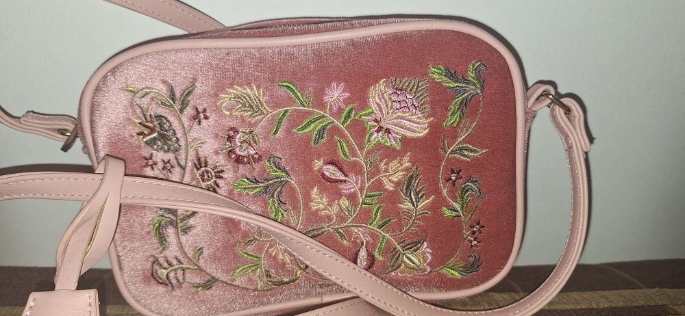 Poseta din catifea,Glmourous,noua,fără eticheta