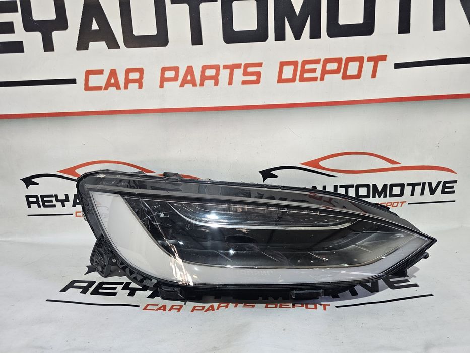 Far dreapta led Tesla Model X dupa 2015