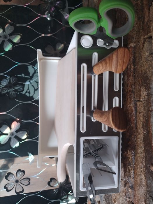 Поставка за ножове.