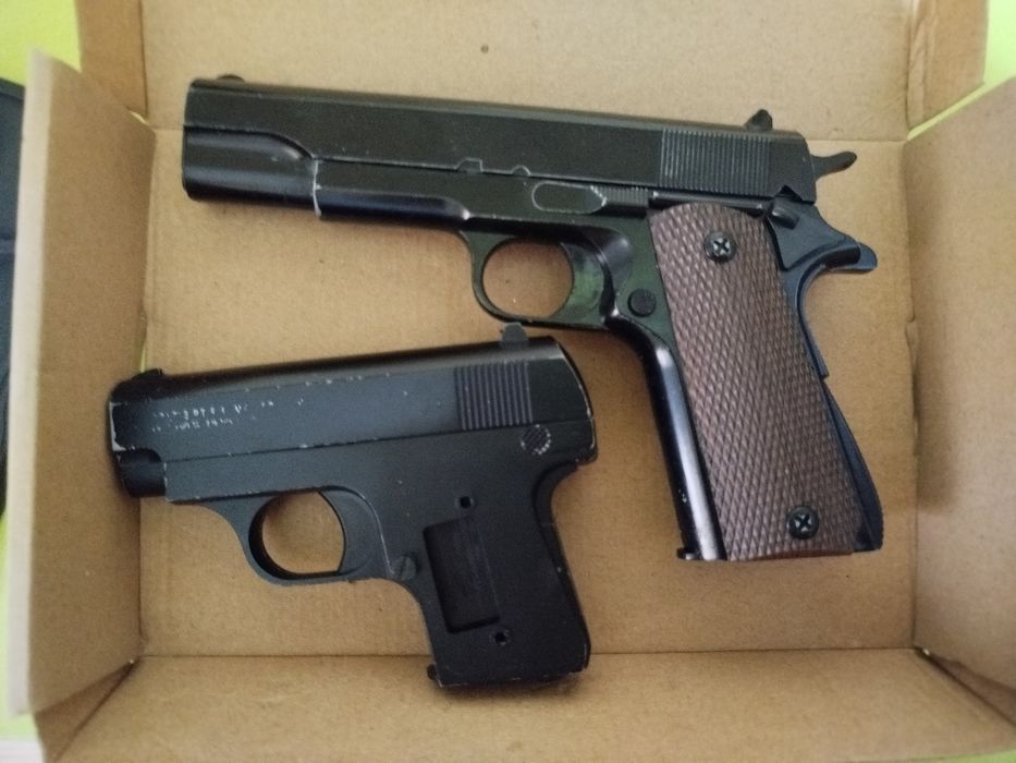 Игрушечные пистолеты