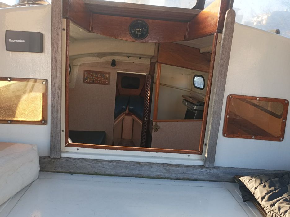 Продавам ветроходна лодка