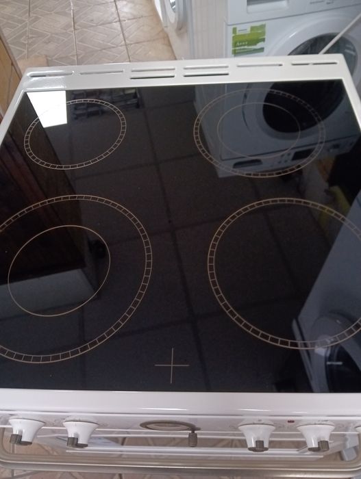 Чисто нова свободно стояща печка с керамичен плот Gorenje ретро дизайн с две години гаранция!