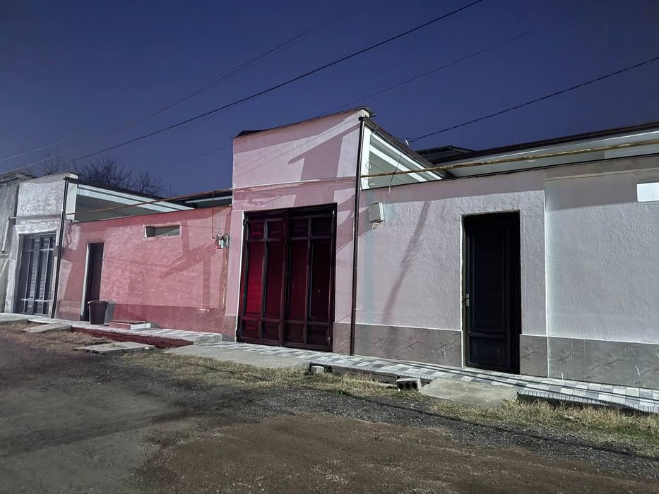 Uy sotiladi Qibray tumani Obod maxalada 5 xona