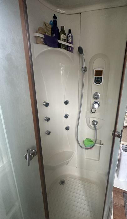 Продам душевую кабинку.