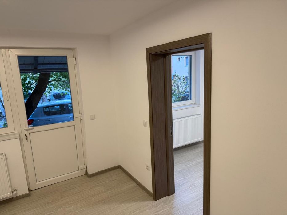 Chirie spatiu comercial 2cam Zona Sf. Vineri