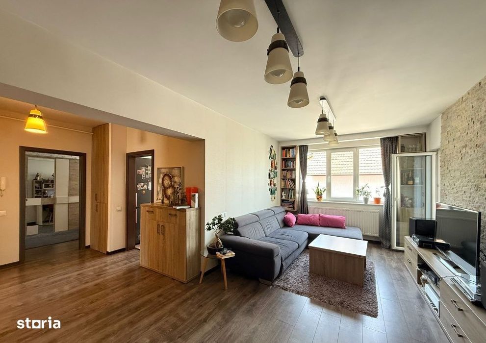 Apartament 3 camere, 90mp, 2 parcari, balcon, zona Andrei Muresanu