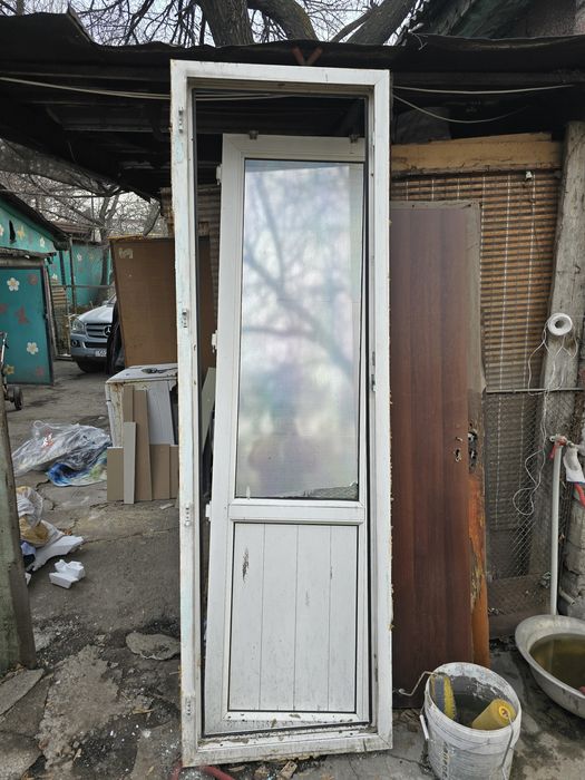 Продам балконную дверь с косяком.