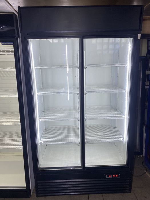 Продам витриный холодильник