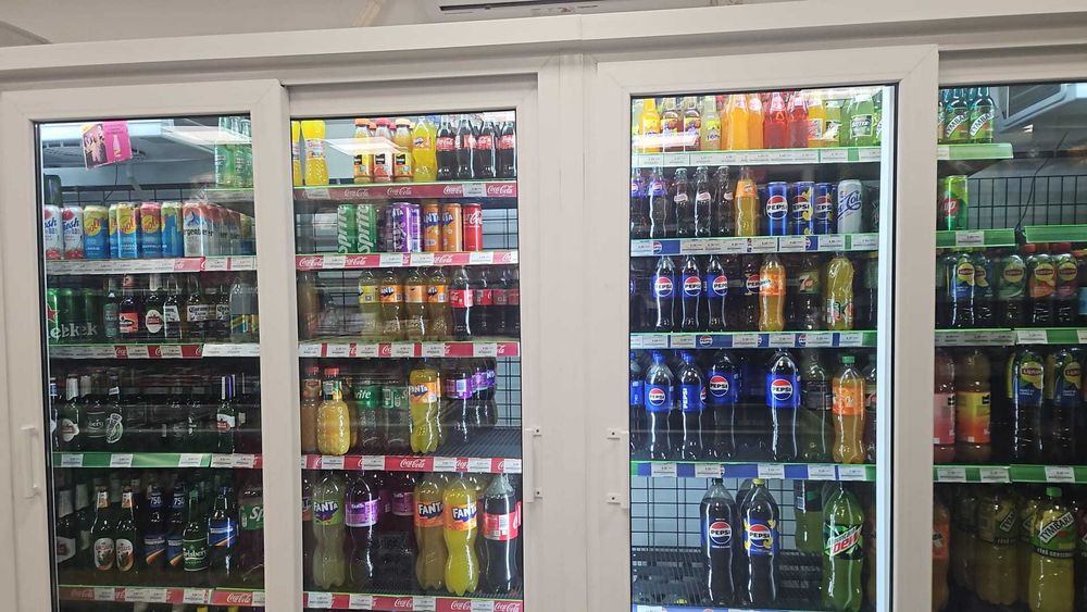 Vand lant vitrine frigorifice albe 9m cu agregatul scos afara