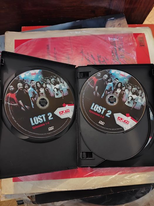 Vând serie dvd uri Naufragiații/Lost 1 și 2