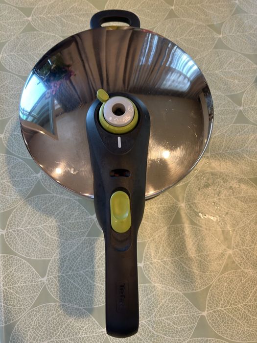 Тенджера под налягане TEFAL
