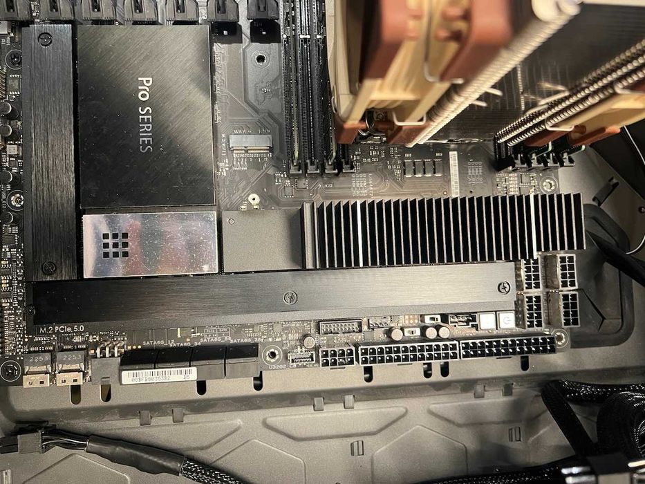 Workstation Intel Xeon w7-3465X 2500 4677 256 GB RAM,
