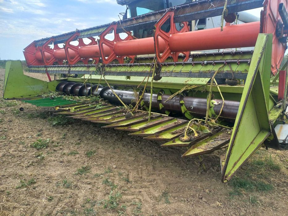 vand echipament recoltat floarea soarelui original claas cu tavite