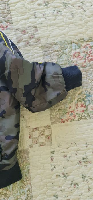 Продам куртку на мальчика демисезон