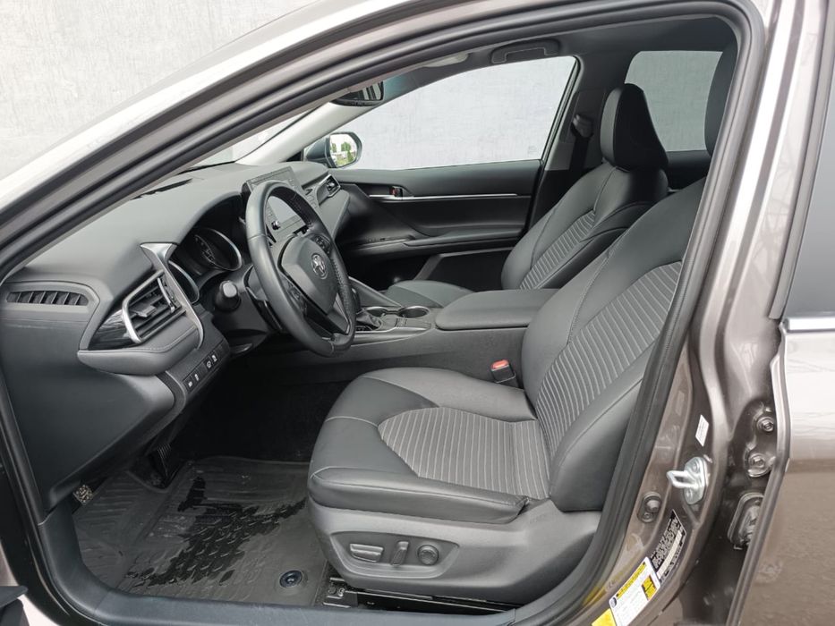 Машина Тойота Камри 75