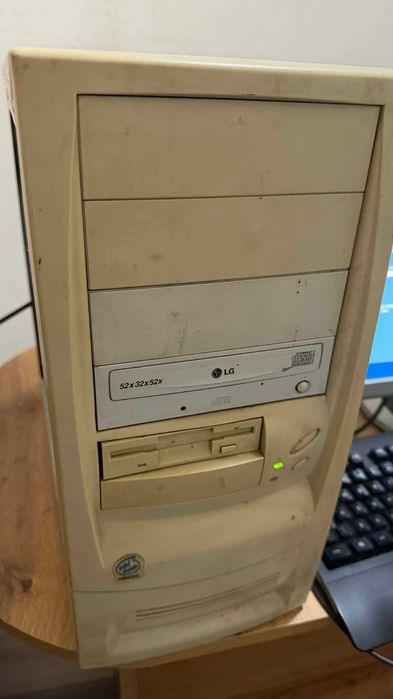 Ретро компютър със 17" Samsung монитор – Geforce 2 MX, Floppy, CD-ROM