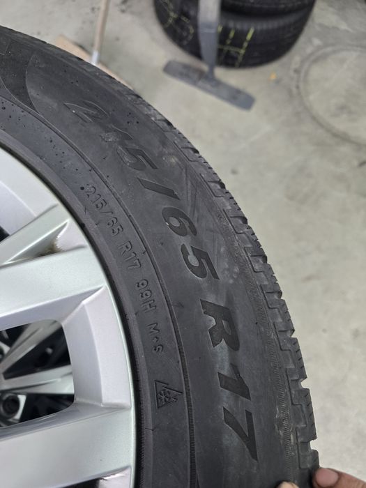 4 Броя 215/65/17 Pirelli 2x6,5mm 2x6mm