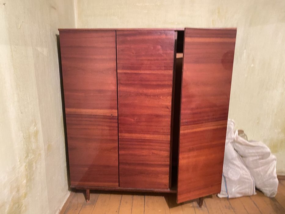 Продам шкаф и сервант