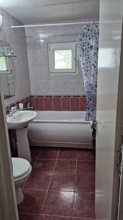 Inchiriez apartament 3 camere