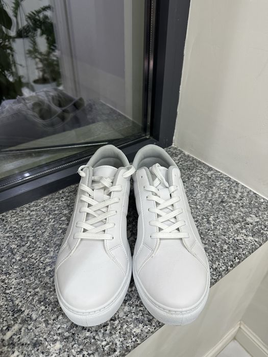 продаю белые кеды