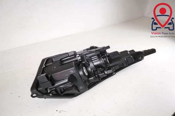 Ляв фар Оригинален Халогенен В добро състояние Хонда ХР-В / Honda HR-V