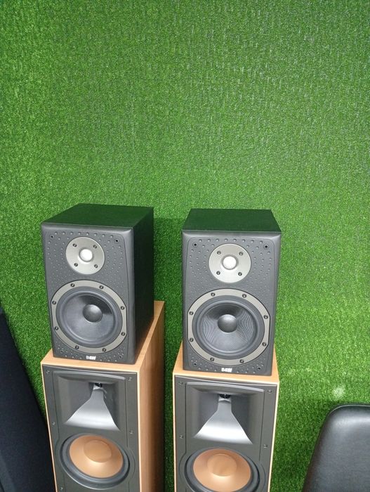 Тонколони Bowers & Wilkins DM-303