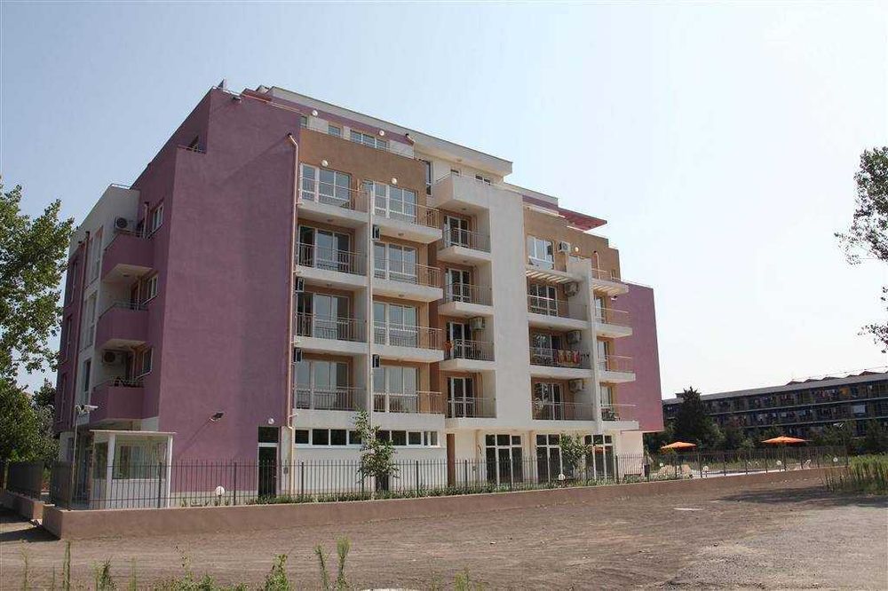 Продава се Двустаен апартамент в к.к. Слънчев бряг - 47 кв.м за 749 €/кв.м - Снимка #1