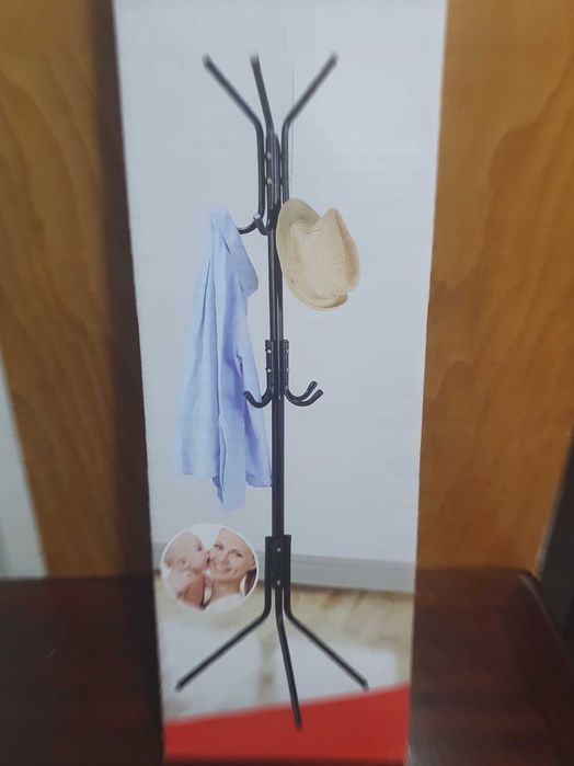 Права закачалка за дрехи/ Стояща закачалка за дрехи.