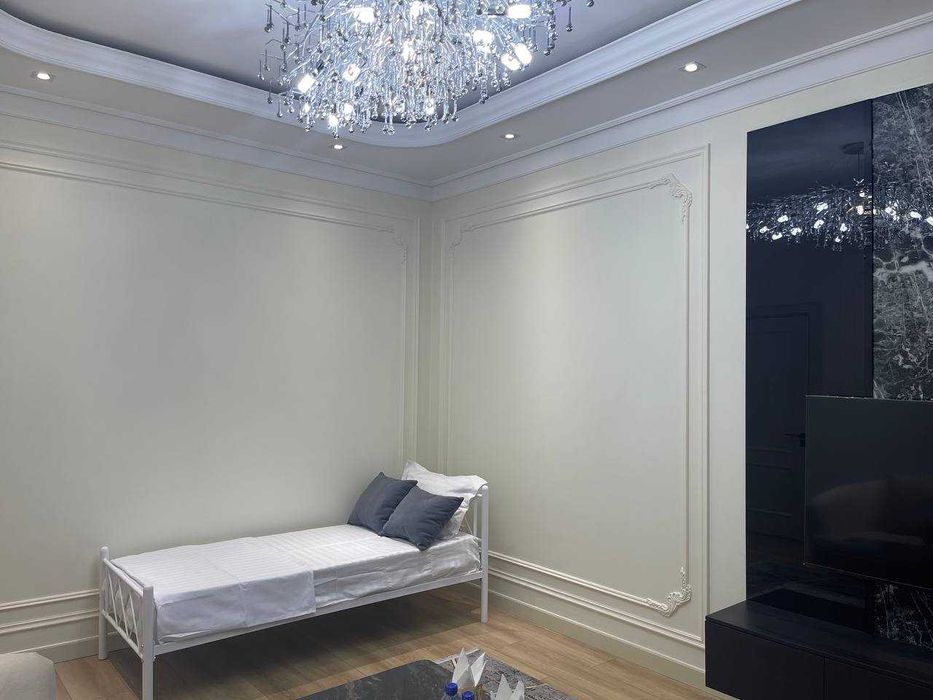 21 Посуточная аренда апартаментов  в центре по улице Садыка Азимова 45