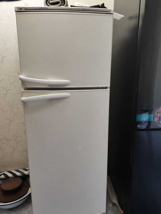 Продам холодильник Атлант