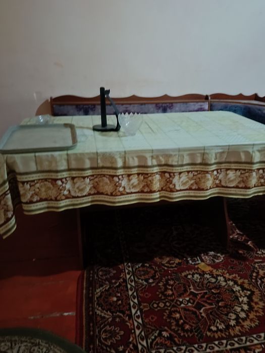 Кухонный стол с стульями