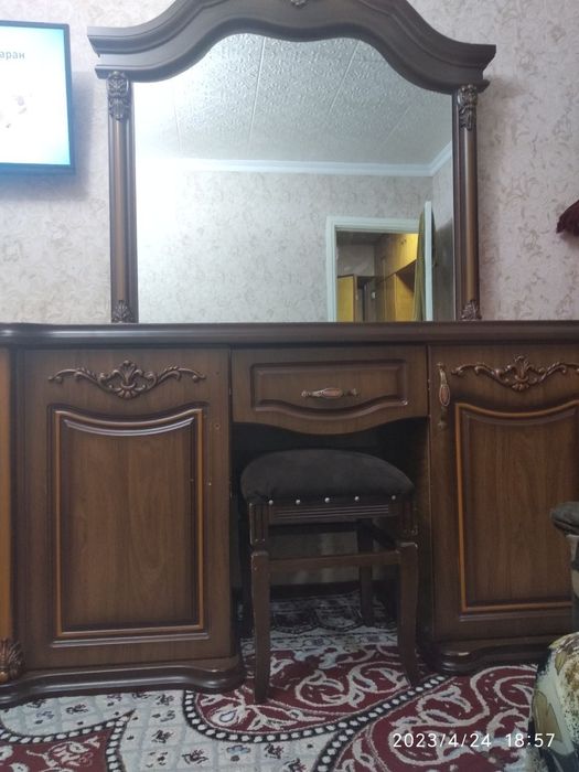 Качественный спальный гарнитур большого размера