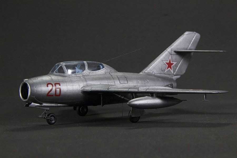 Сборная модель Реактивный Истребитель МИГ-15 УТИ в масштабе 1:72